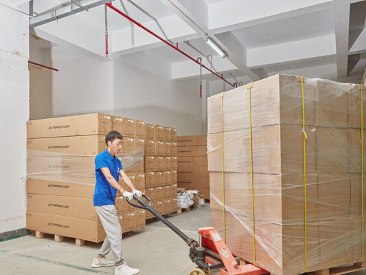 D4 LED Feuchtigkeitsdichte Leuchte 160LPW mit Ready 4 Notfall 4W@3HRS Steck-und-Spiel leicht zu warten Geeignet für Parkgarage und Beleuchtung