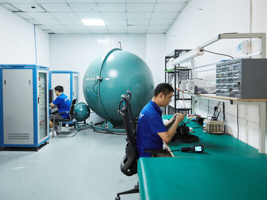 D4 LED-Feuchtigkeitsdichte Lampe mit DIP Schaltnetz und 3CCT Schleife in-out Draht 3*1.5/2.5mm2 oder 5*1.5/2.5mm2 Kabel durch geeignet für Werkstätten und Lager